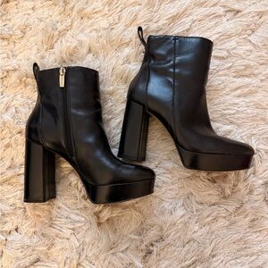 Size 6 Vince Camuto Black 4" Gripaula Booties, Great Condition